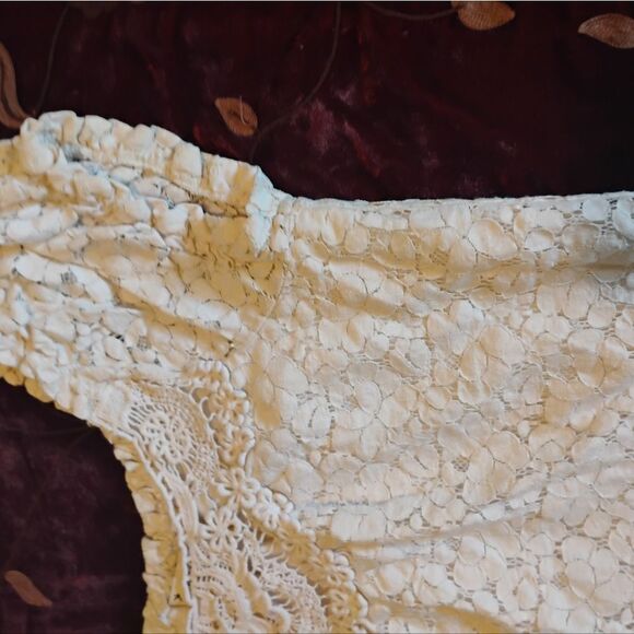 Twenty One Cream Ruffled Blouse with Cap Sleeves - Picture 11 of 16